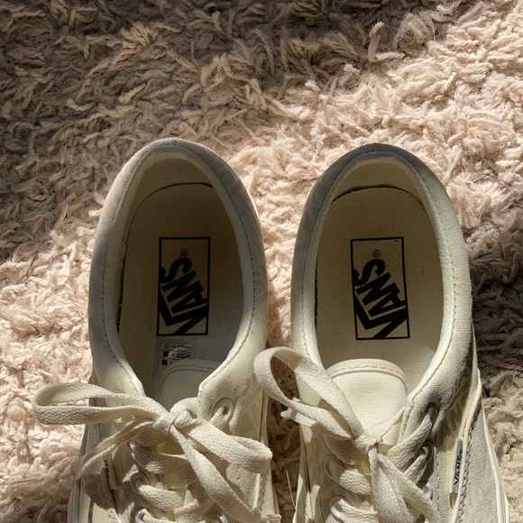Vans - Picture 2 of 9
